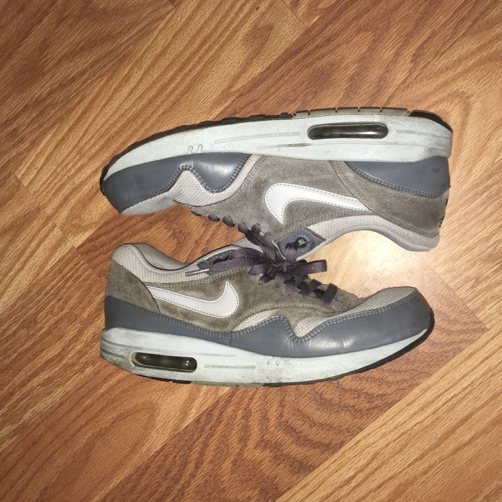 Gray Nike Air Max 1